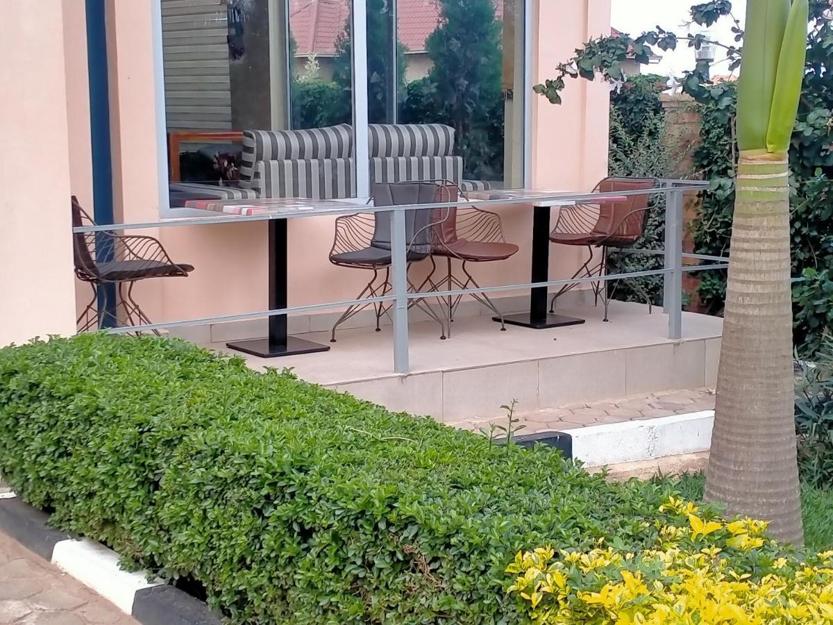 Ikaze B&B Kigali Exteriör bild