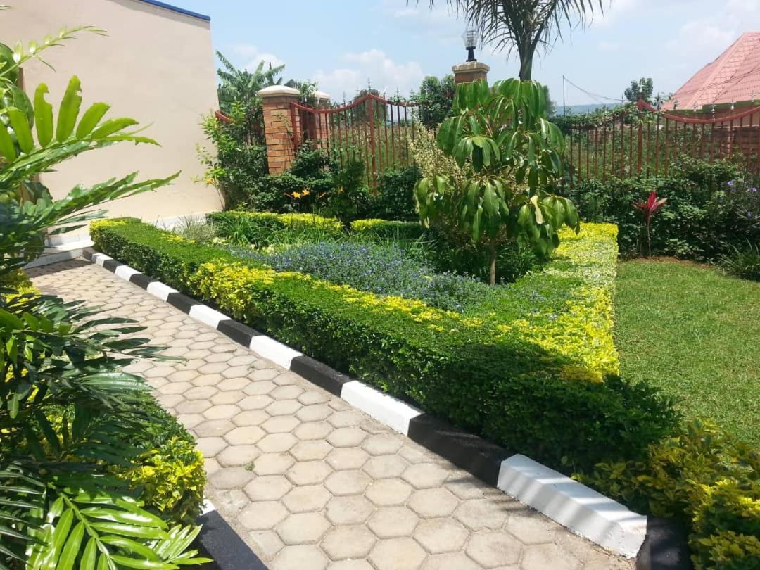 Ikaze B&B Kigali Exteriör bild
